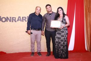 Sara Satilho é homenageada em evento de honraria popular, na categoria de estética e micro pigmentação.